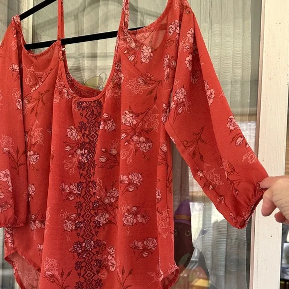 Rewind Cold Shoulder Redish Women's Top with adjustable straps - Picture 4 of 8